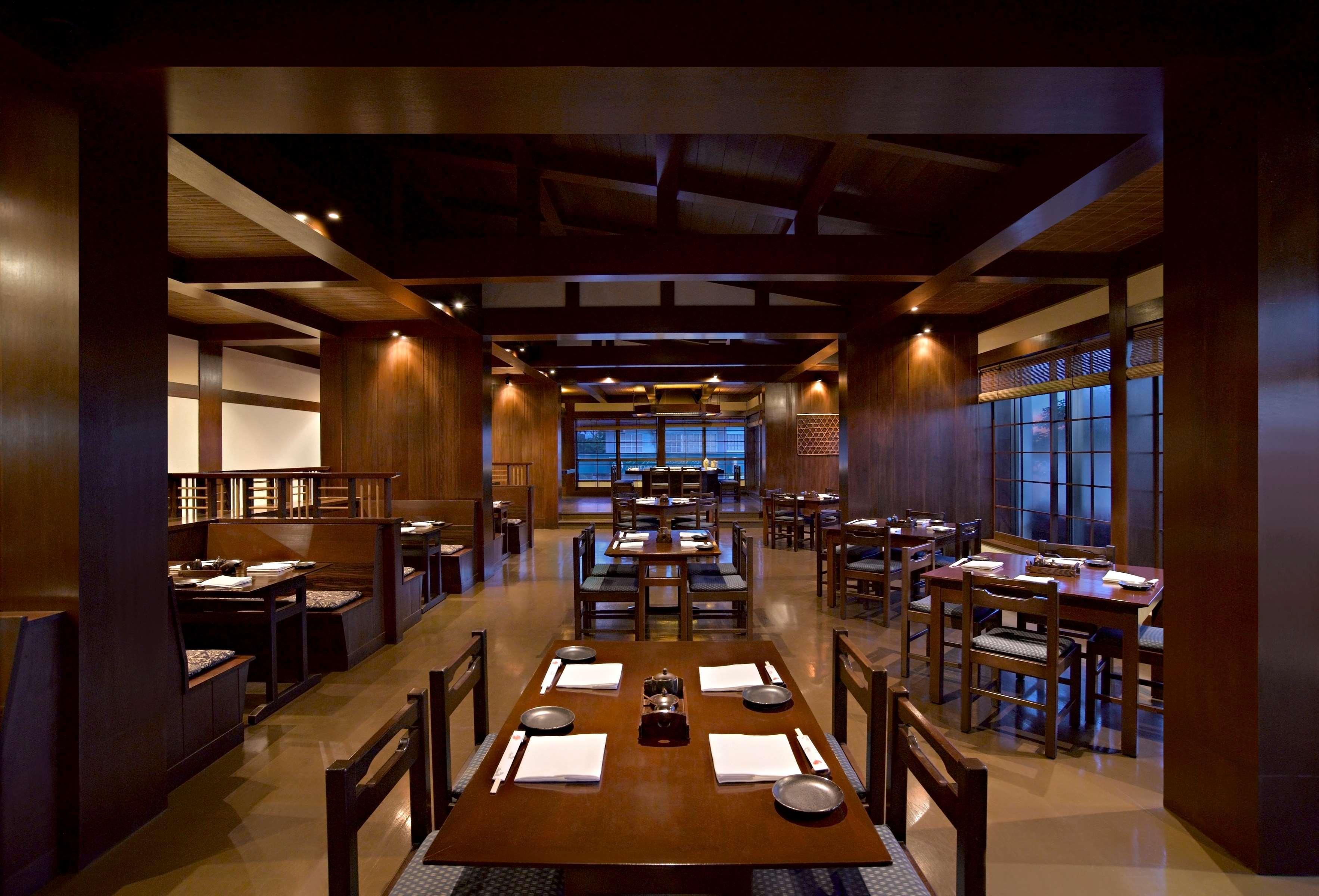 حياة ريجنسي كينابالو كوتا كينابالو المظهر الخارجي الصورة The interior of the restaurant
